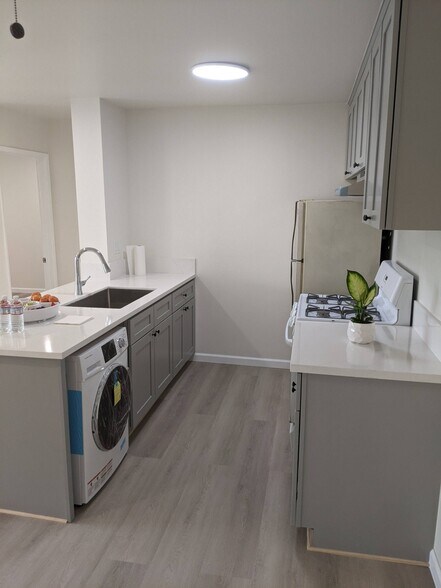 Building Photo - 4727 W 147th St