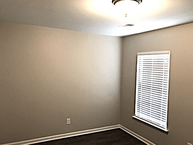 Building Photo - 100 Wildberry Ln