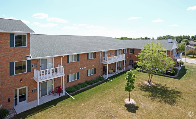 Building Photo - Colonial Court Apartments