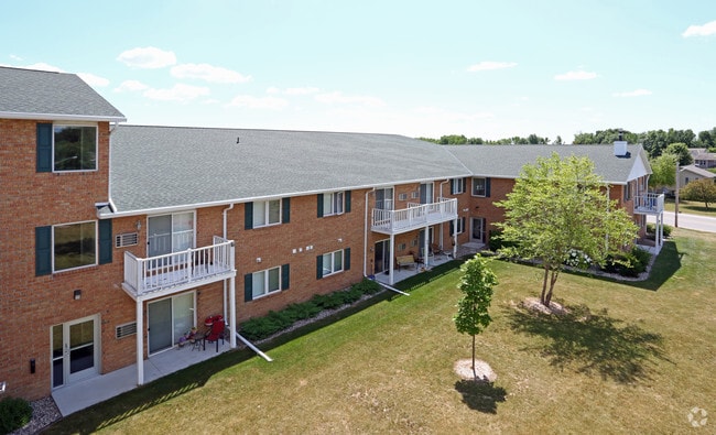 Building Photo - Colonial Court
