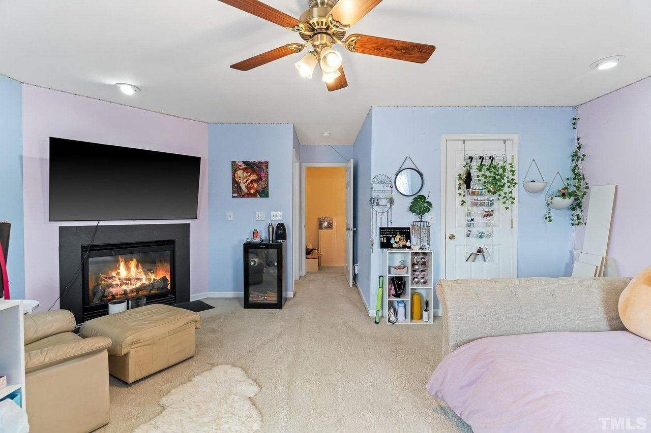 Building Photo - Room in Townhome on Ivory Run Way