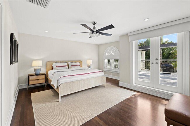 Building Photo - 1313 E Lake Dr