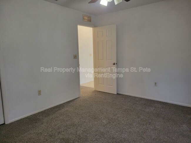 Building Photo - 11609 Shady Tree Pl