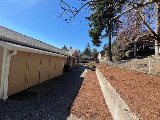 Building Photo - Beautiful Newly Renovated 3 Bedroom Home