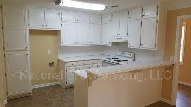 Building Photo - 30 Oaklake Ct