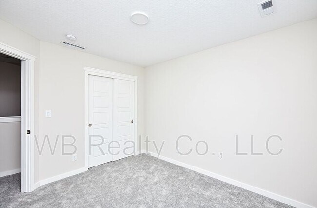 Building Photo - 1214 NW Yorktown Dr