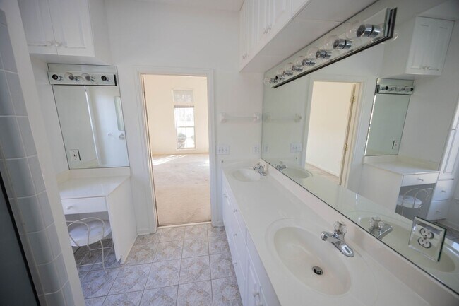 Building Photo - 9336 Bristlecone Dr