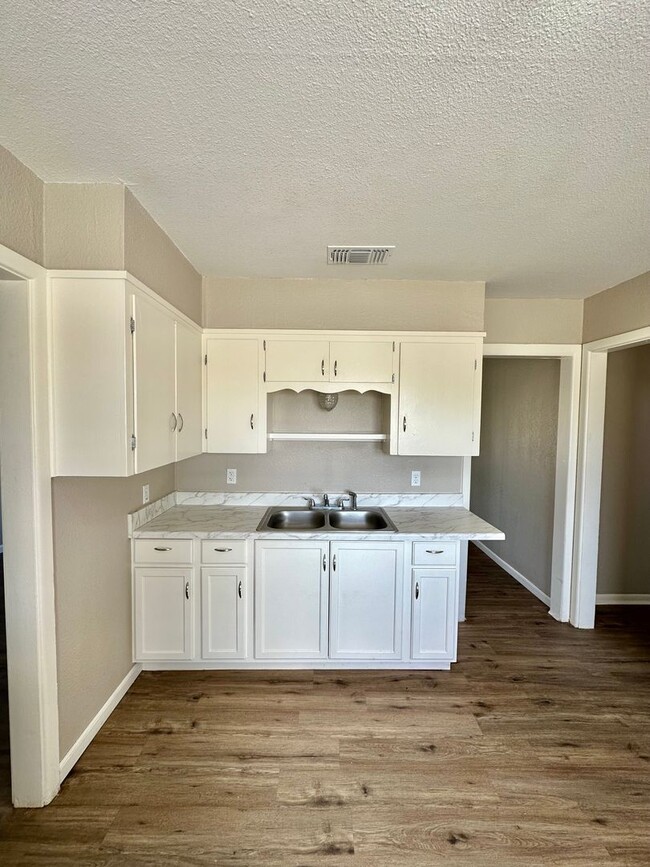 Building Photo - 3 Bedroom Home Near Bradford Elementary!!