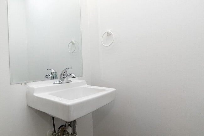 Building Photo - 5541 Kaplan Dr