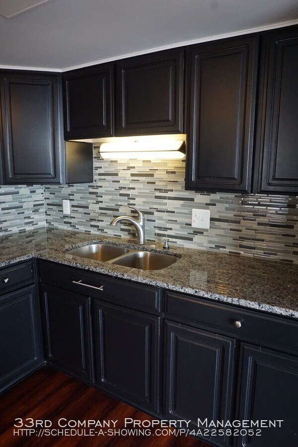 Building Photo - 207 5th Ave SW