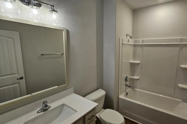 Building Photo - Beautiful 5BR, 3BA Home in Desirable Brook...