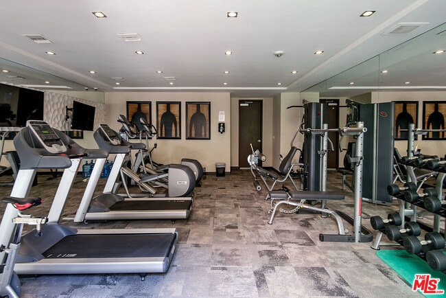 Building Photo - 432 N Oakhurst Dr