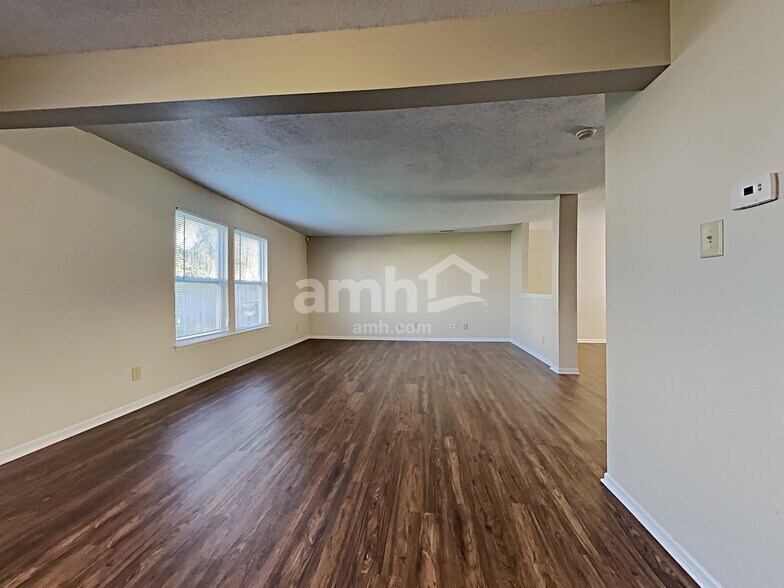 Building Photo - 6838 W Stansbury Blvd