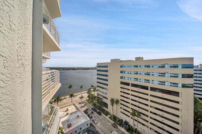 Building Photo - 1551 N Flagler Dr