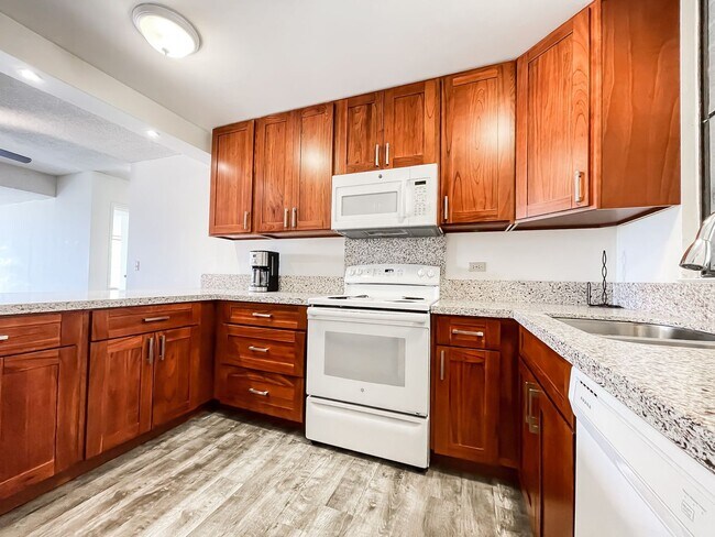 Building Photo - Panoramic Views from Hawaii Kai Condo