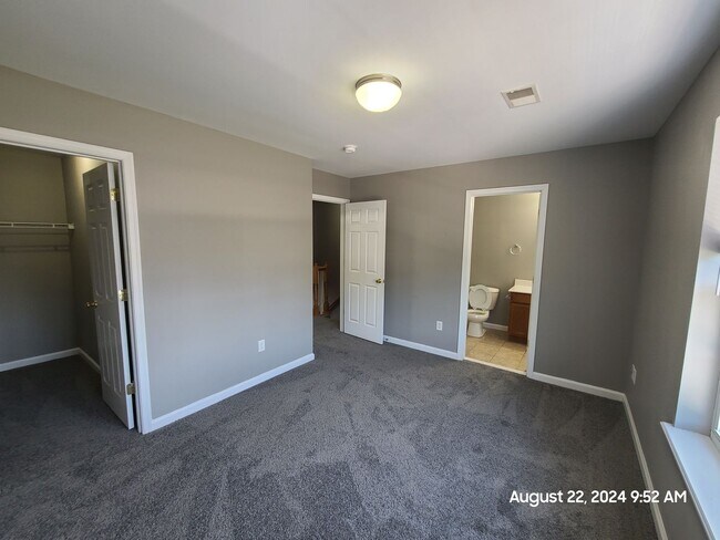 Building Photo - 370 Viewpoint Way