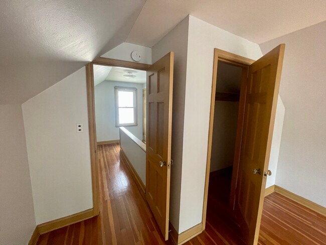 Building Photo - 3224 Dakota Ave S