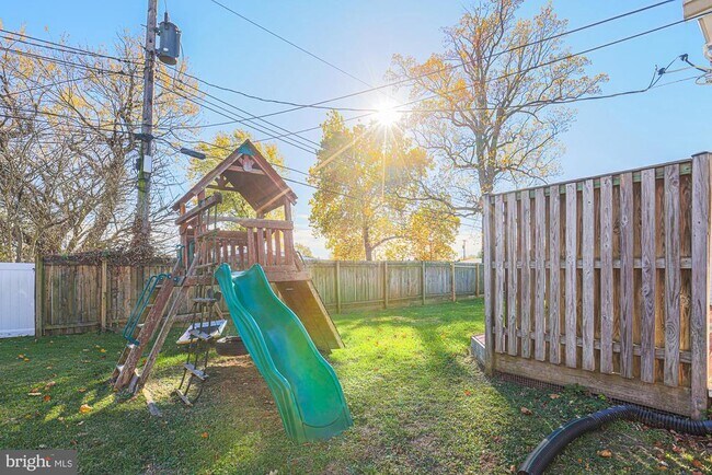 Building Photo - 2421 Lightfoot Dr