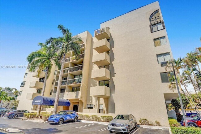 Building Photo - 2715 Tigertail Ave