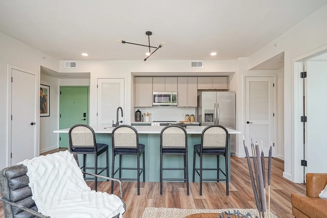 Building Photo - 1301 Bainbridge St