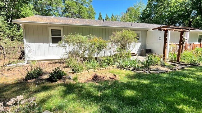 Building Photo - 322 Powder Springs St