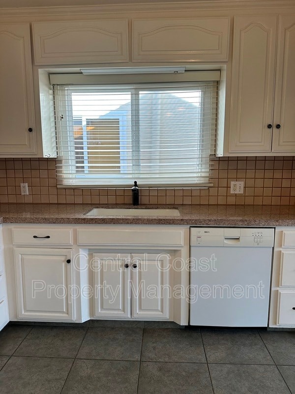 Building Photo - 254 Larkin St