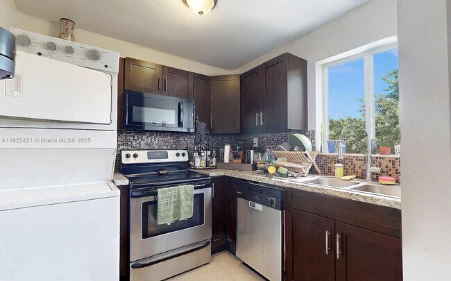 Building Photo - 3556 SW 26th St