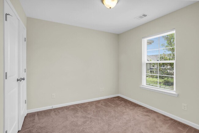 Building Photo - 3 Bedroom 2.5 Bathroom Townhome in Richmon...