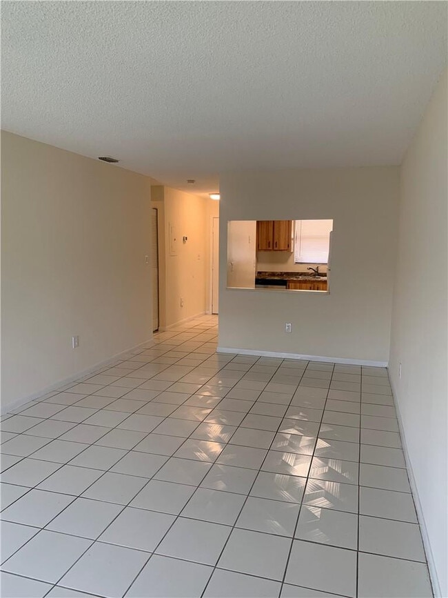 Building Photo - 6001 Shaker Wood Cir