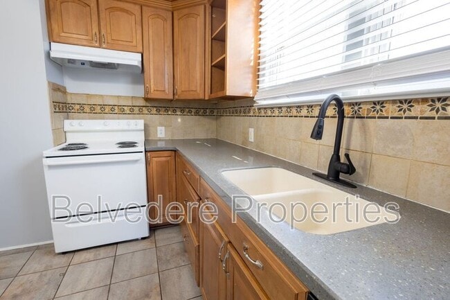 Building Photo - 1400 24th St NE