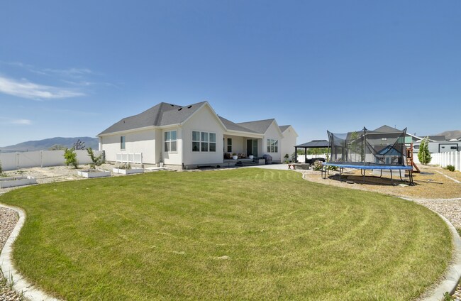 Building Photo - 5 bedroom 3.5 bathroom home in Lehi.