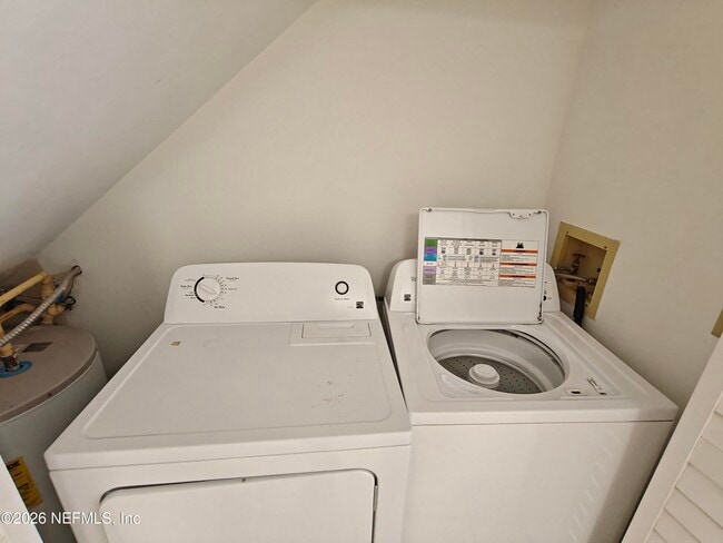 Building Photo - 6028 Duclay Rd