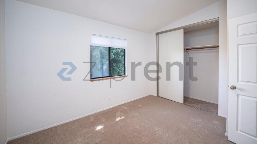 Building Photo - Unit
