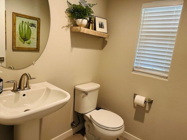 Building Photo - $2,395 Tesoro Viejo Gorgeous 2 Bed + Offic...