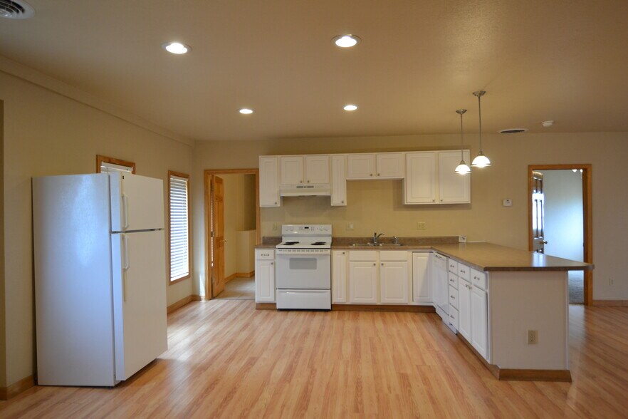 Building Photo - 1203 S Osteopathy Ave