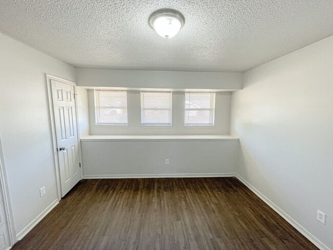 Building Photo - 3108 Longridge Rd