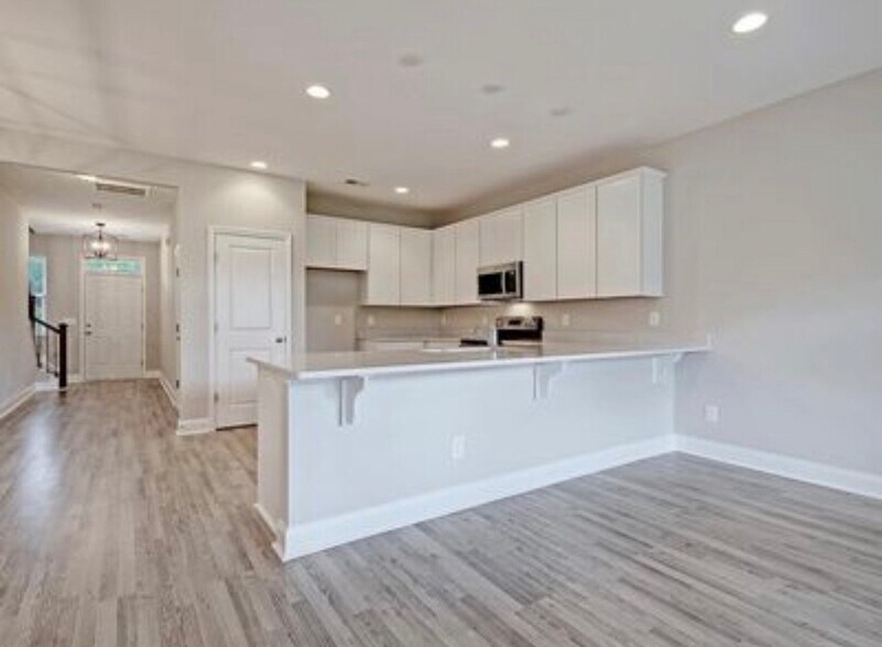 Building Photo - 7822 Montview Rd