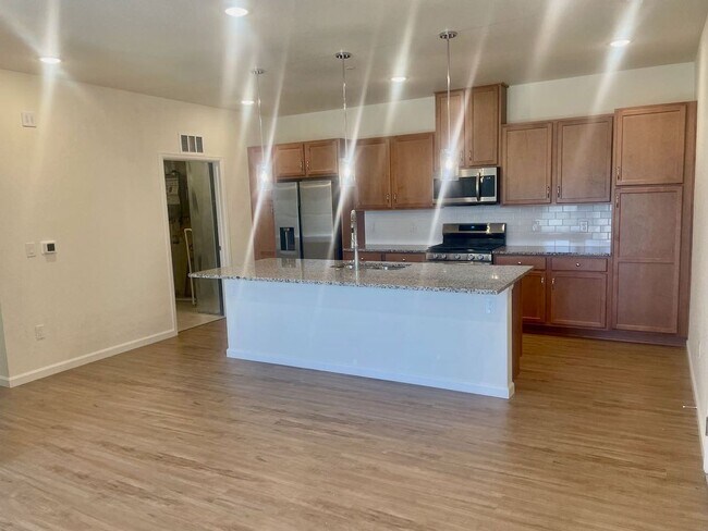 Building Photo - MODERN LUXURY 2BD/2BA/2CAR CONDO in Briargate