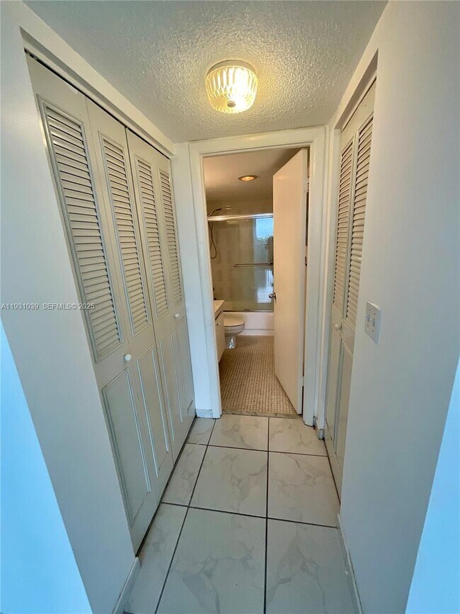 Building Photo - 1200 NE Miami Gardens Dr