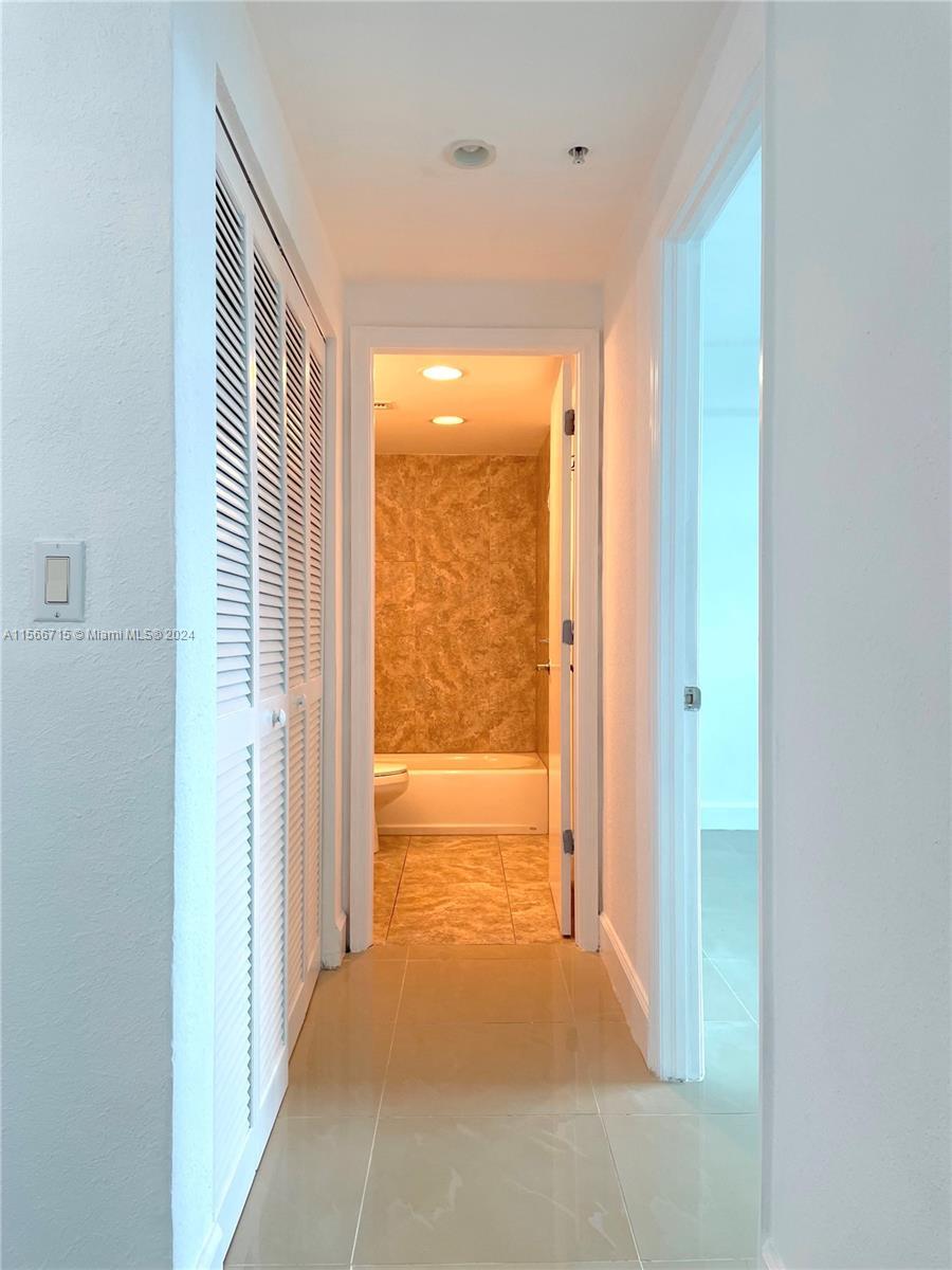 Building Photo - 7501 E Treasure Dr