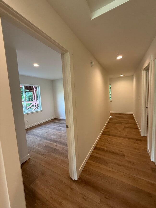 Building Photo - 705 W Lake Samish Dr