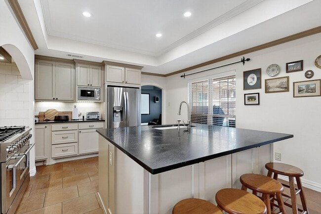 Building Photo - 2806 Sausalito Dr