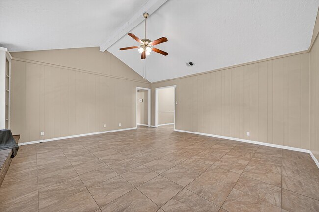 Building Photo - 23919 Farm Hill Dr