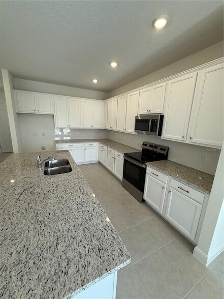 Building Photo - 2313 Broadbrook Dr