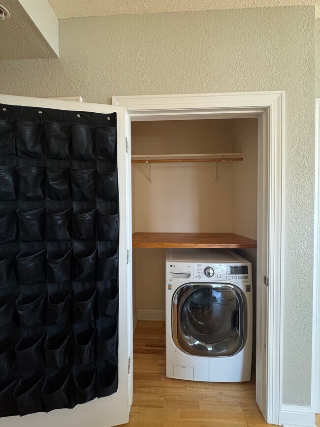 Building Photo - 606 W Wisconsin Ave