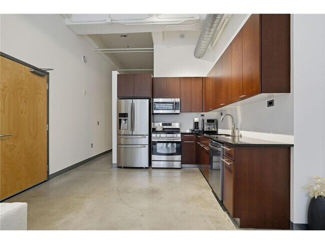 Building Photo - 700 N Washington Ave