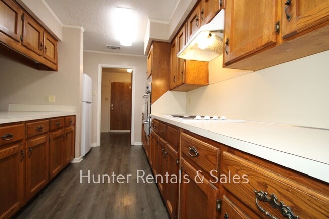 Building Photo - Country Trails Classic!