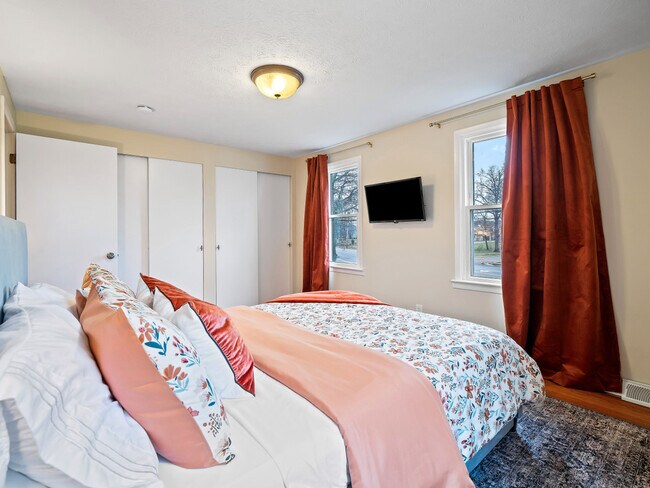 Building Photo - 32071 Lake Rd