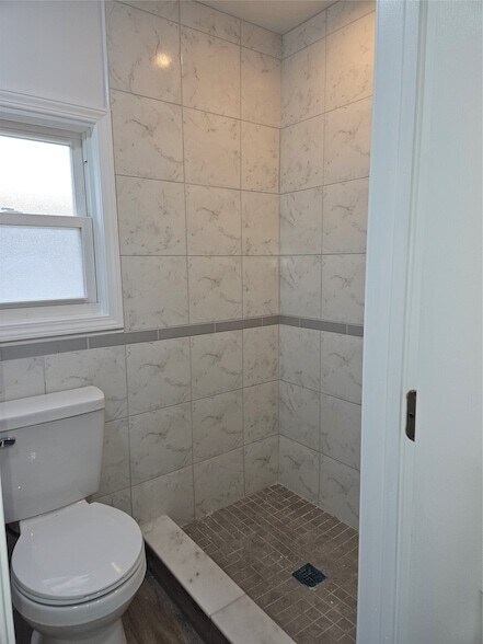 Building Photo - 120 Henry St