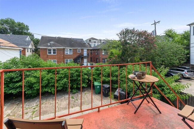 Building Photo - 419 W Polk St